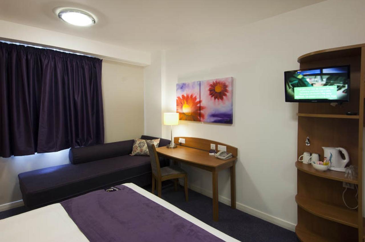 Premier Inn London Илфорд Экстерьер фото