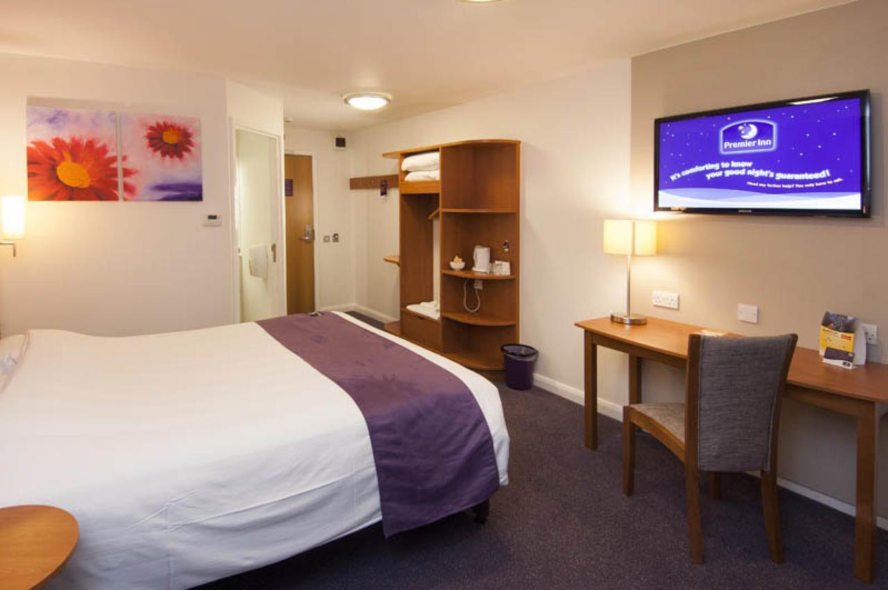 Premier Inn London Илфорд Экстерьер фото