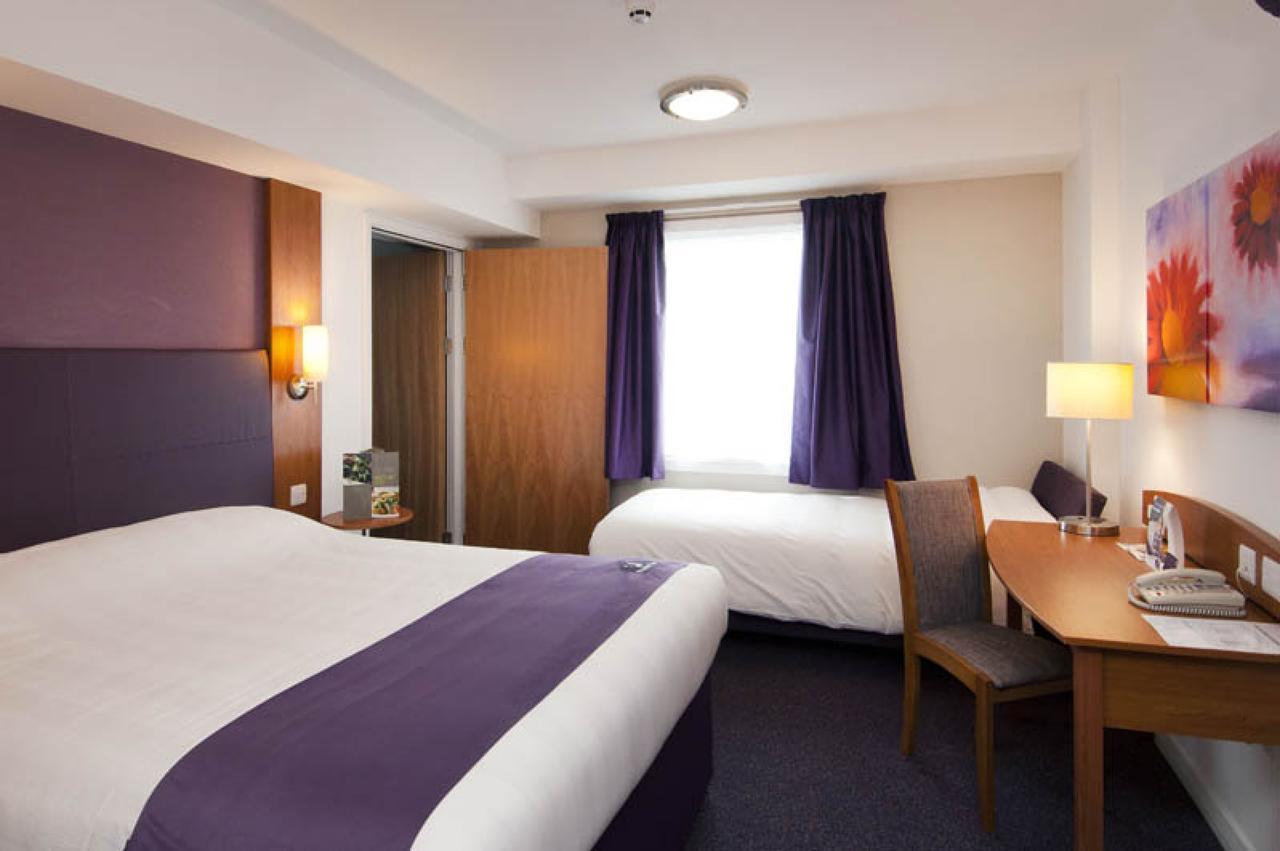 Premier Inn London Илфорд Номер фото